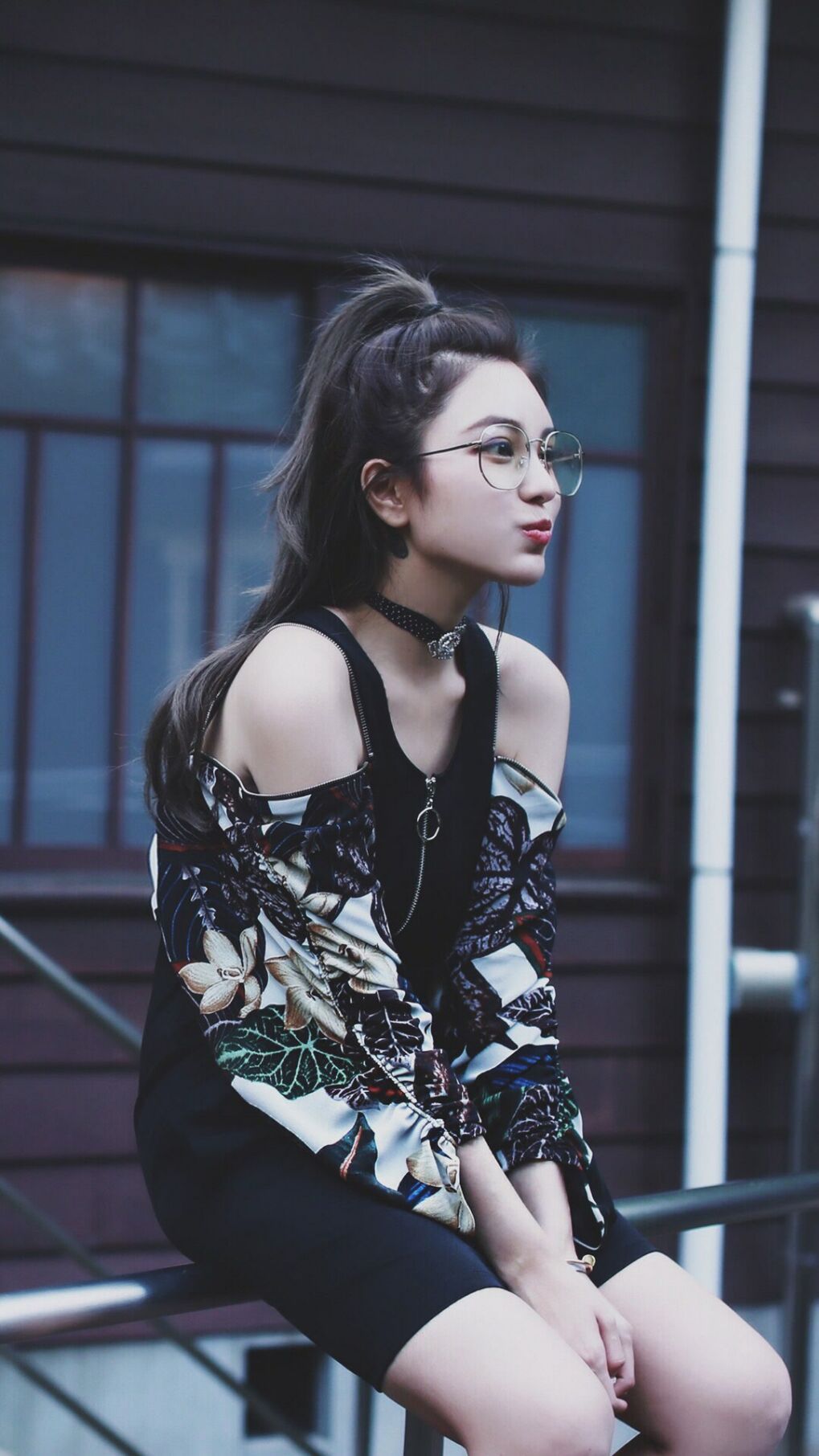 AYX SPORTS-城市夜间篮球赛成为新时尚，展现年轻活力与城市魅力，关于夜间篮球场的环境描写