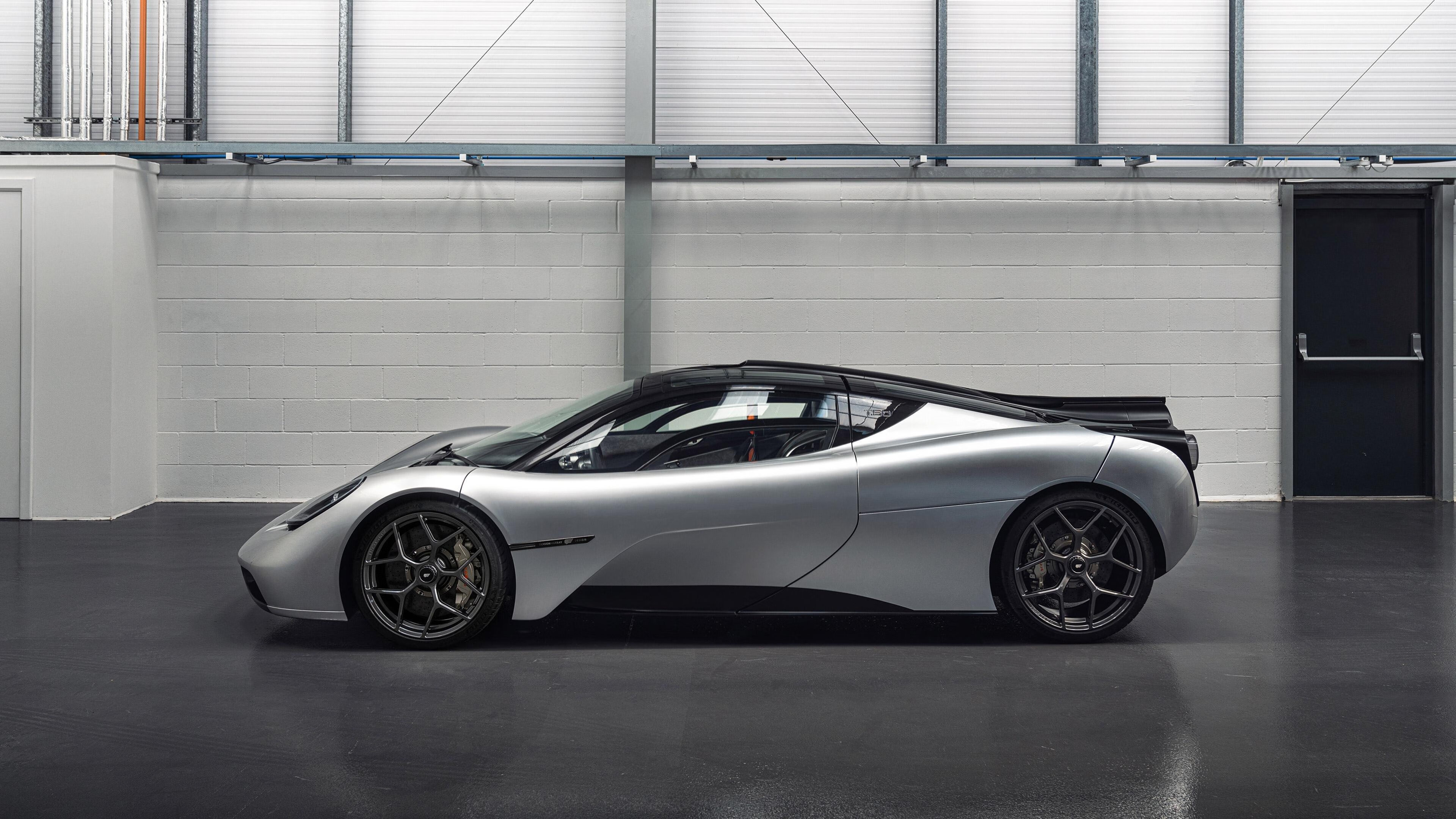 民族花样游泳盛典，水上舞蹈展现文化韵味，游泳花式表演