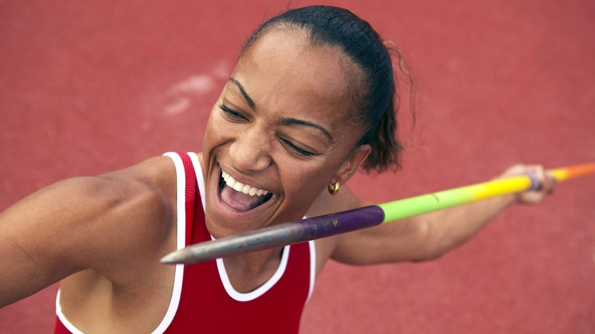 爱游戏综合娱乐-比赛助威声震动全场，球迷狂欢不止，篮球赛助威鼓