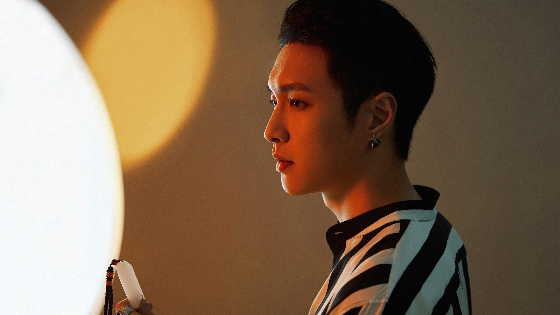 爱游戏-球员在比赛中展现出高超的个人技术，球员表现