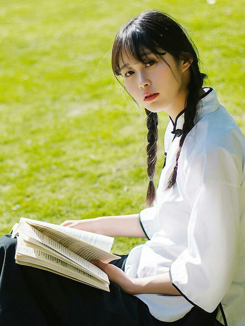 AYX官网-德甲节奏快如闪电：攻守轮换，精彩不停！，德甲最快速度