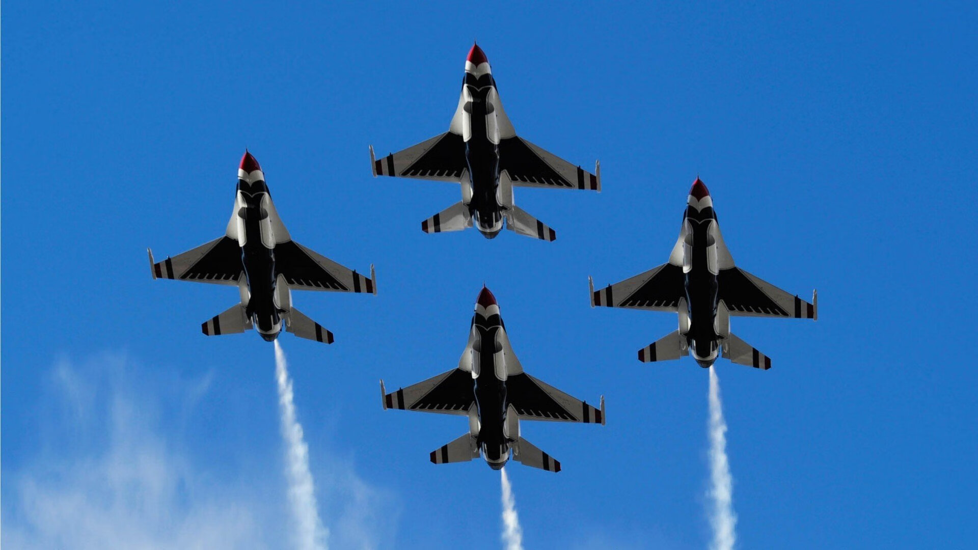 爱游戏娱乐-查默斯冲线瞬间引爆全场欢呼，查默斯港